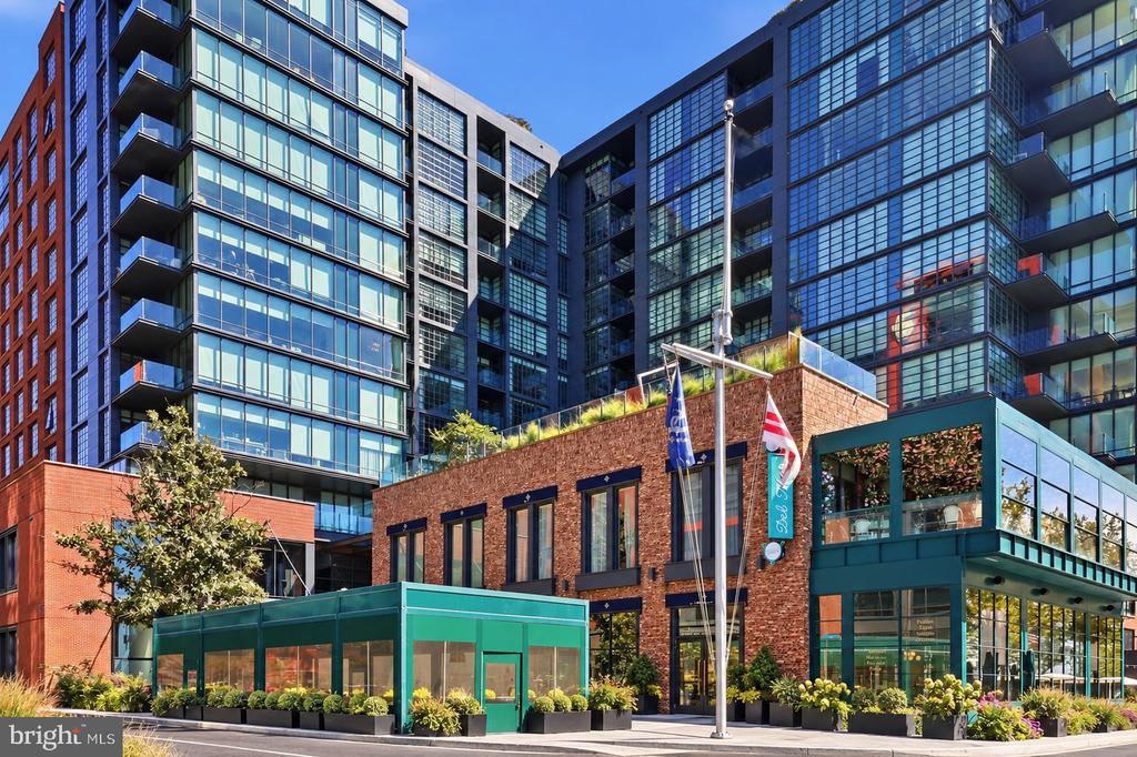 45 SUTTON SQUARE SW Unit: 706
