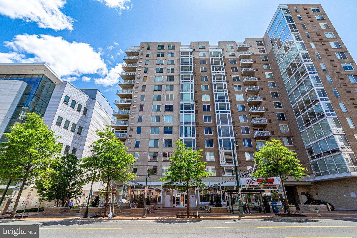 930 Wayne Ave #207