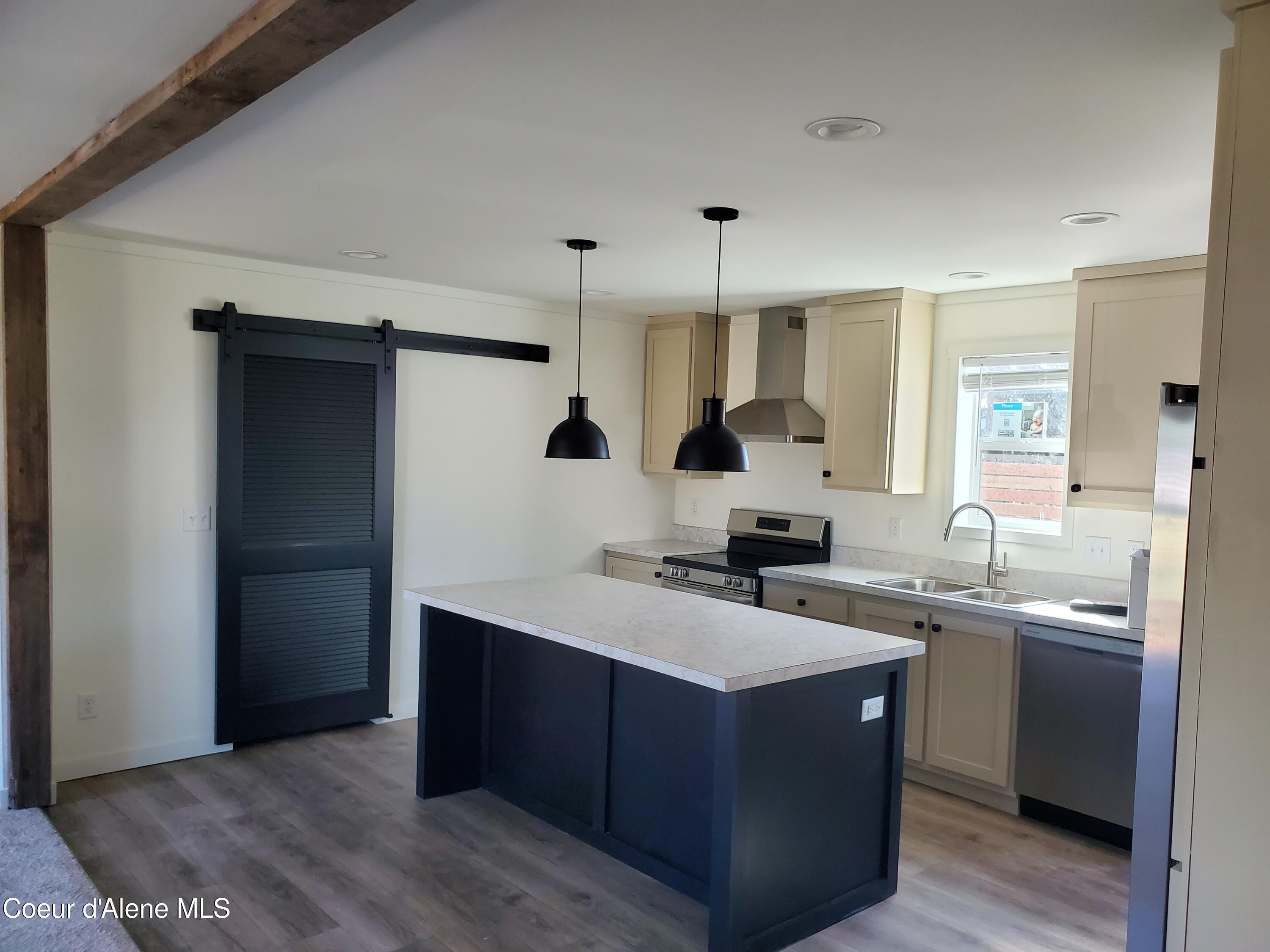 620 E Mountain View Dr