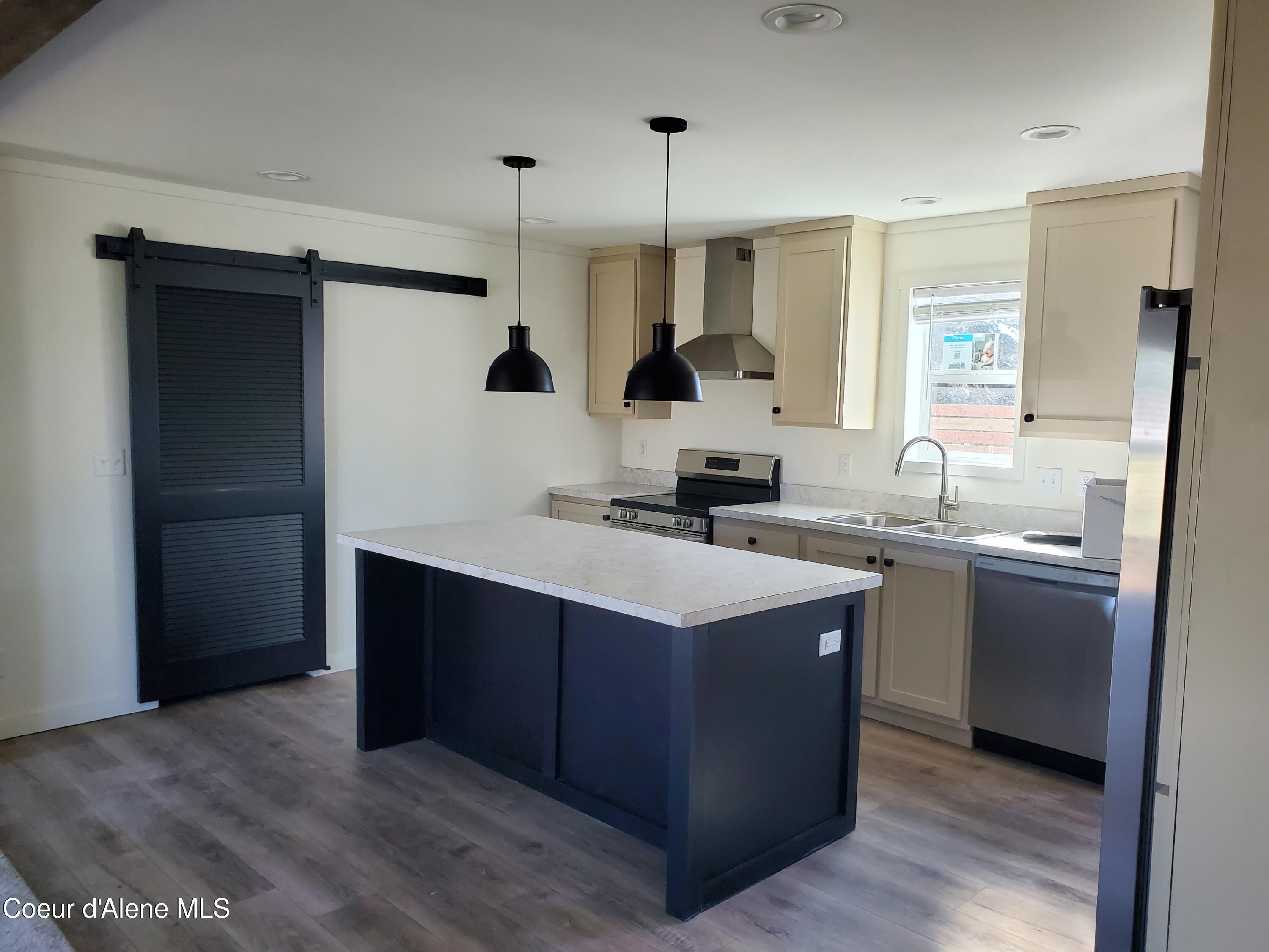 620 E Mountain View Dr