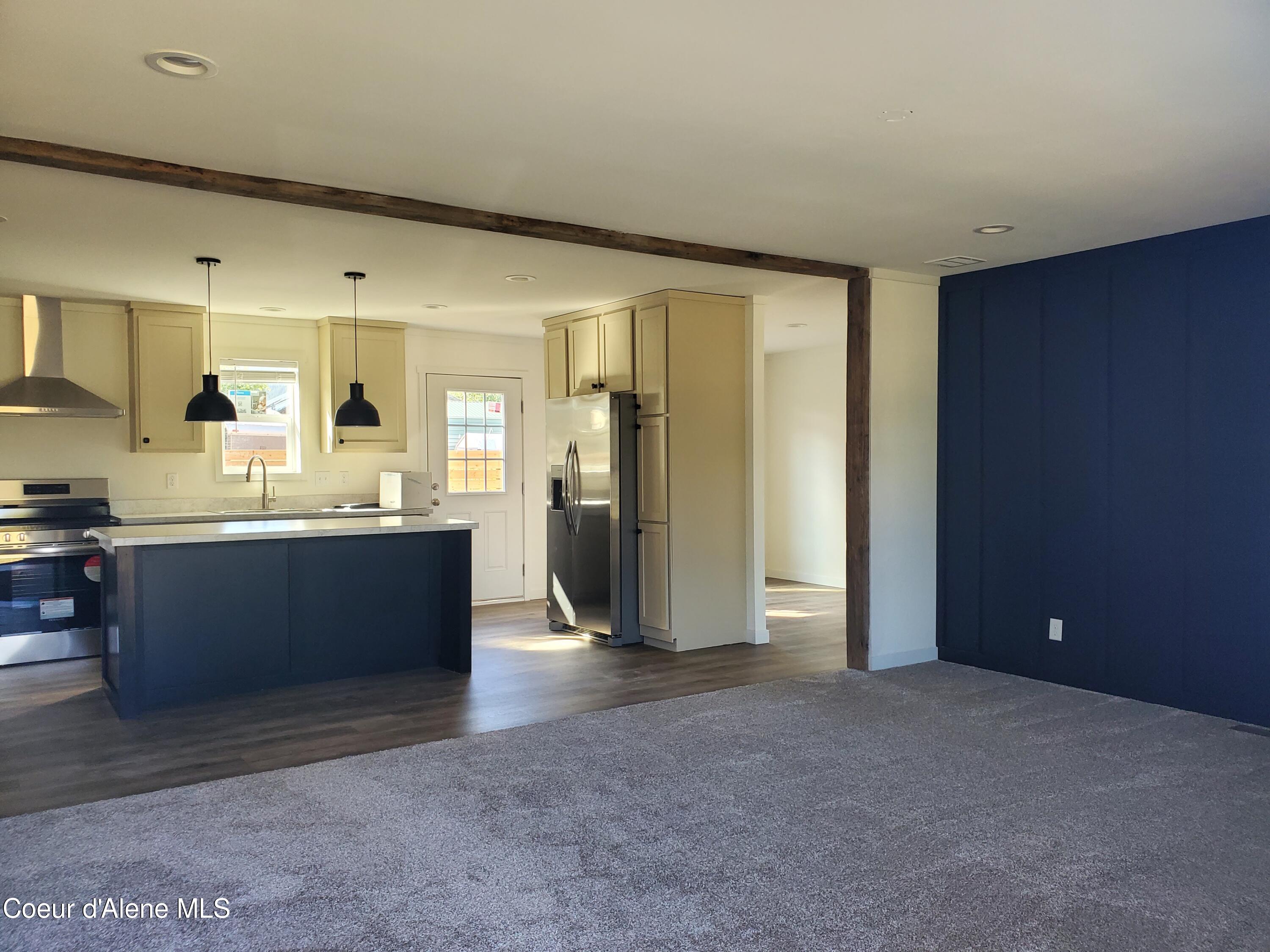 620 E Mountain View Dr