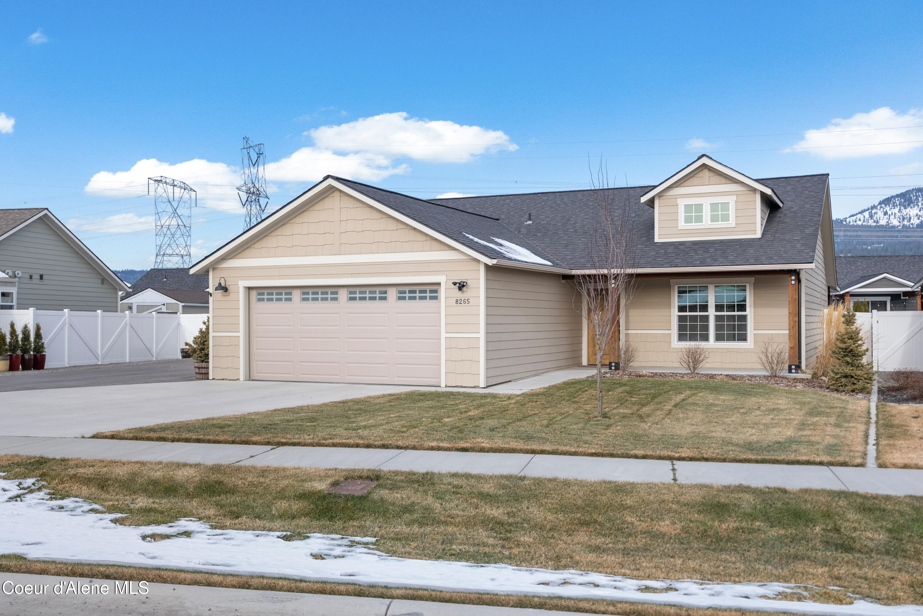 8265 W SPLITRAIL AVE