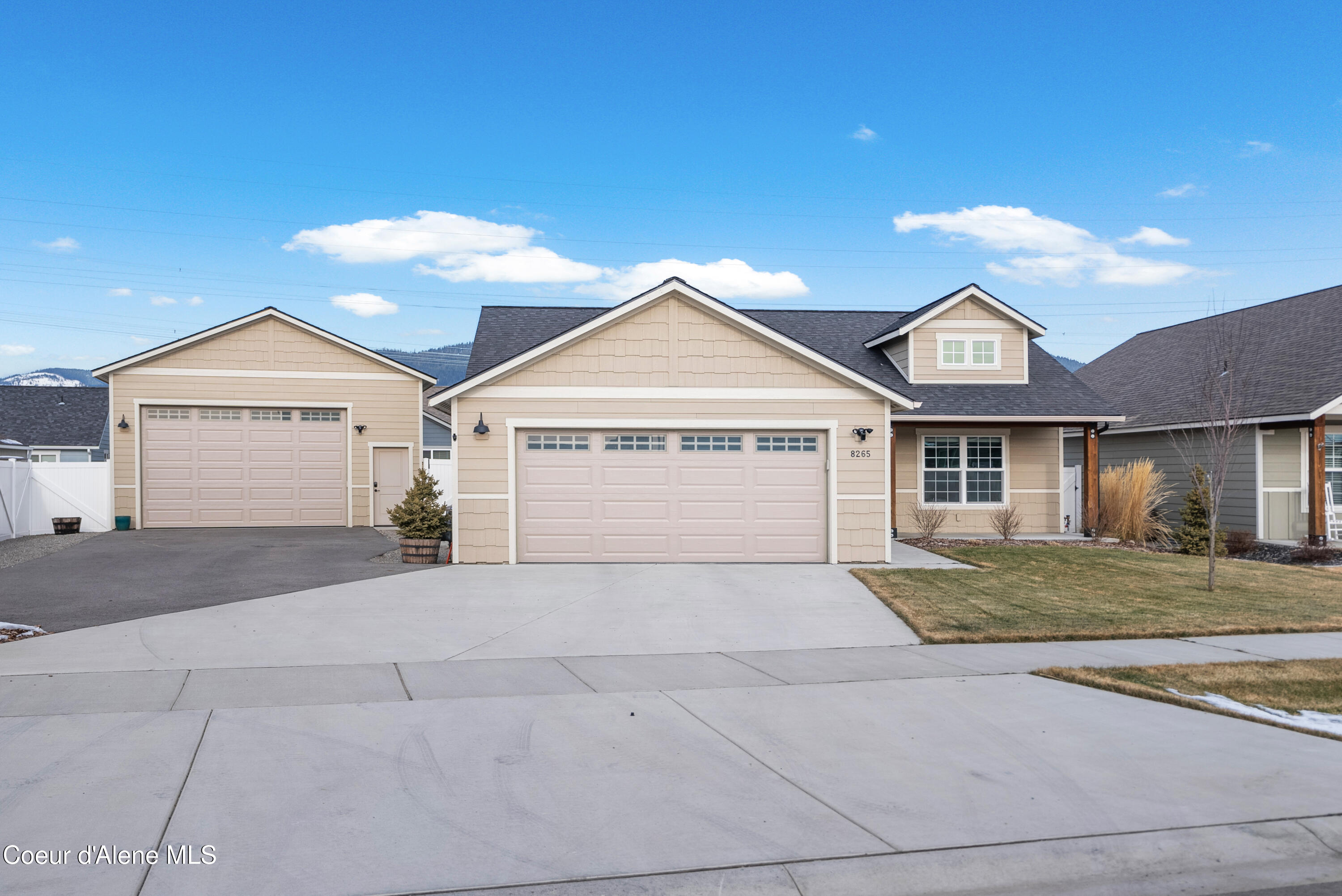 8265 W SPLITRAIL AVE