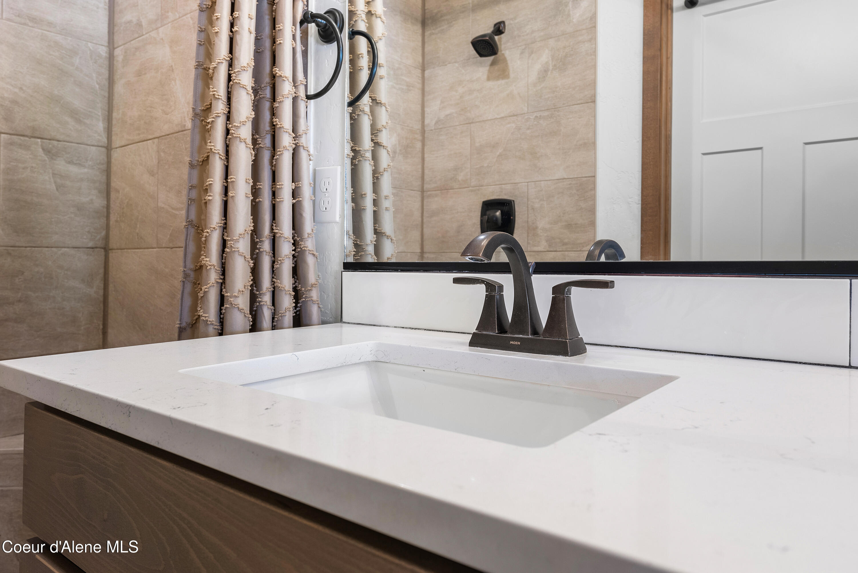 8265 W SPLITRAIL AVE