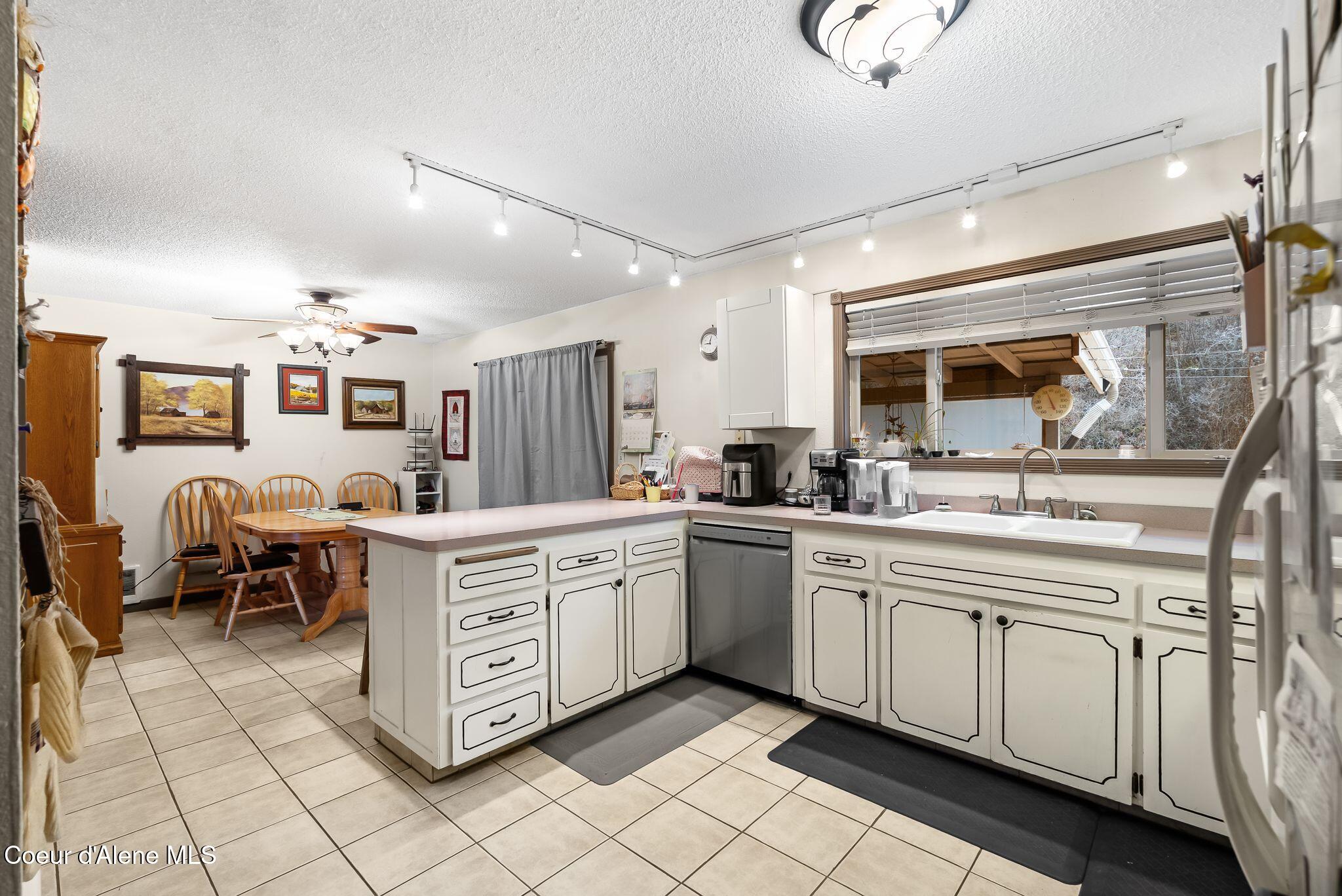 537 N Riley Creek RD