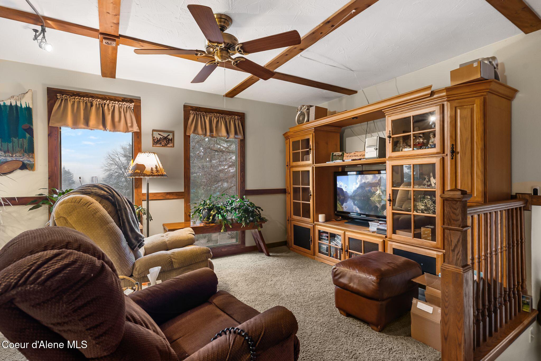 537 N Riley Creek RD