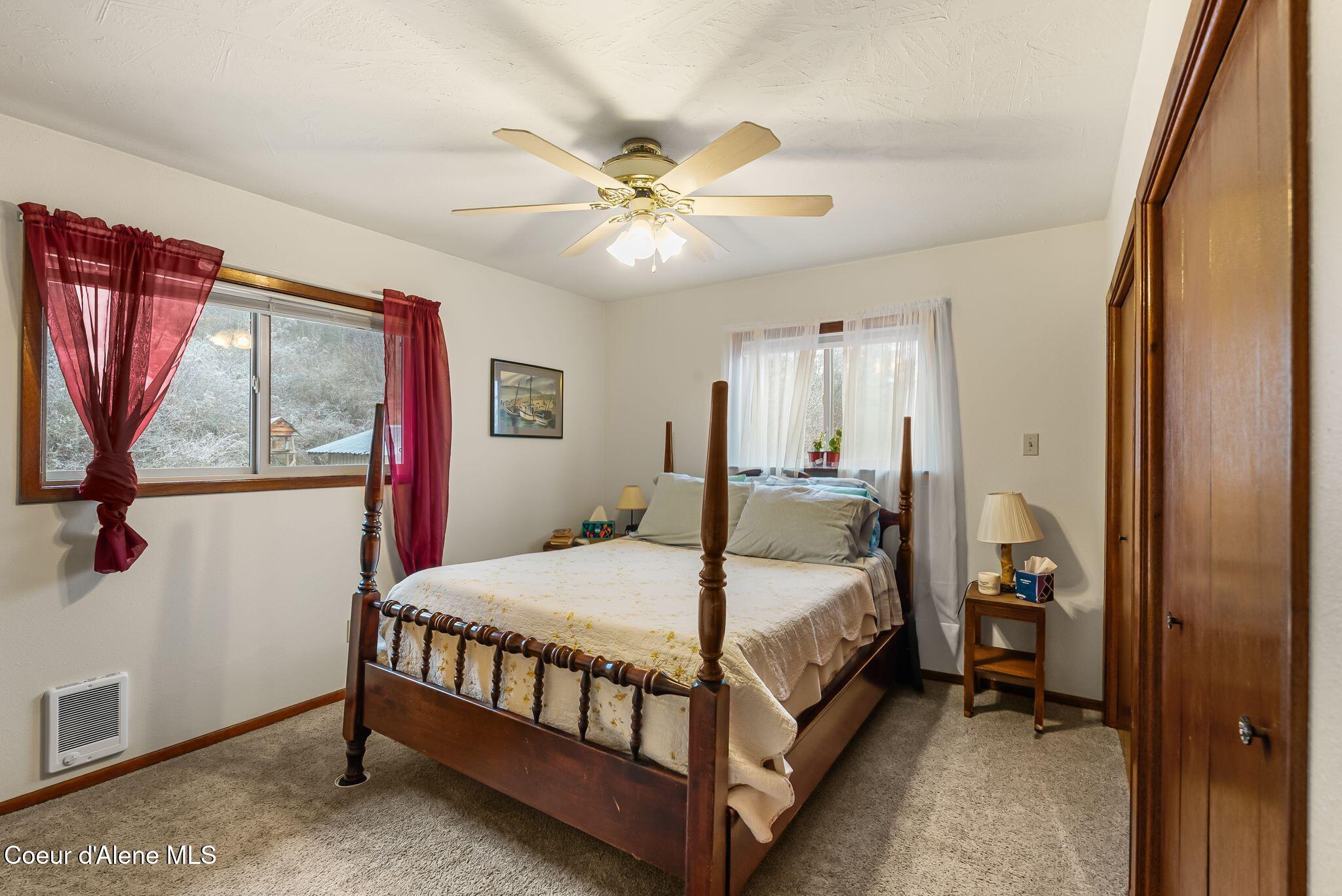 537 N Riley Creek RD