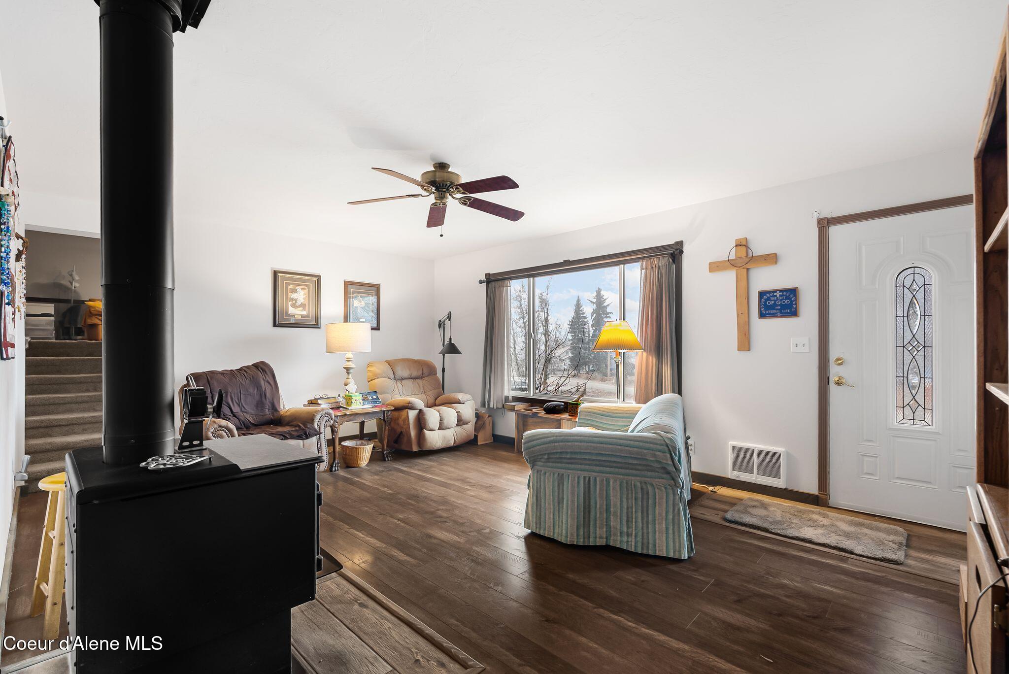 537 N Riley Creek RD