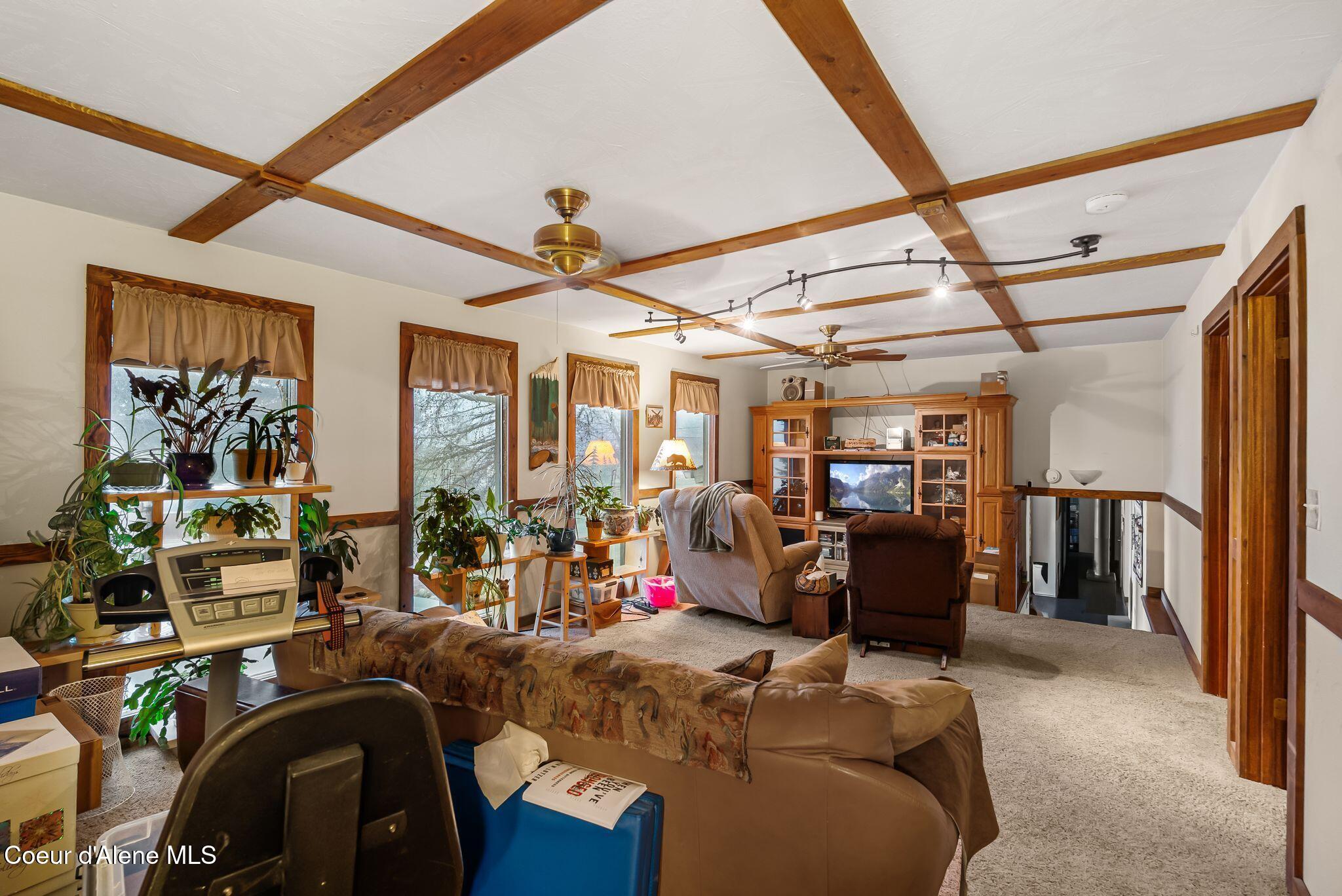 537 N Riley Creek RD