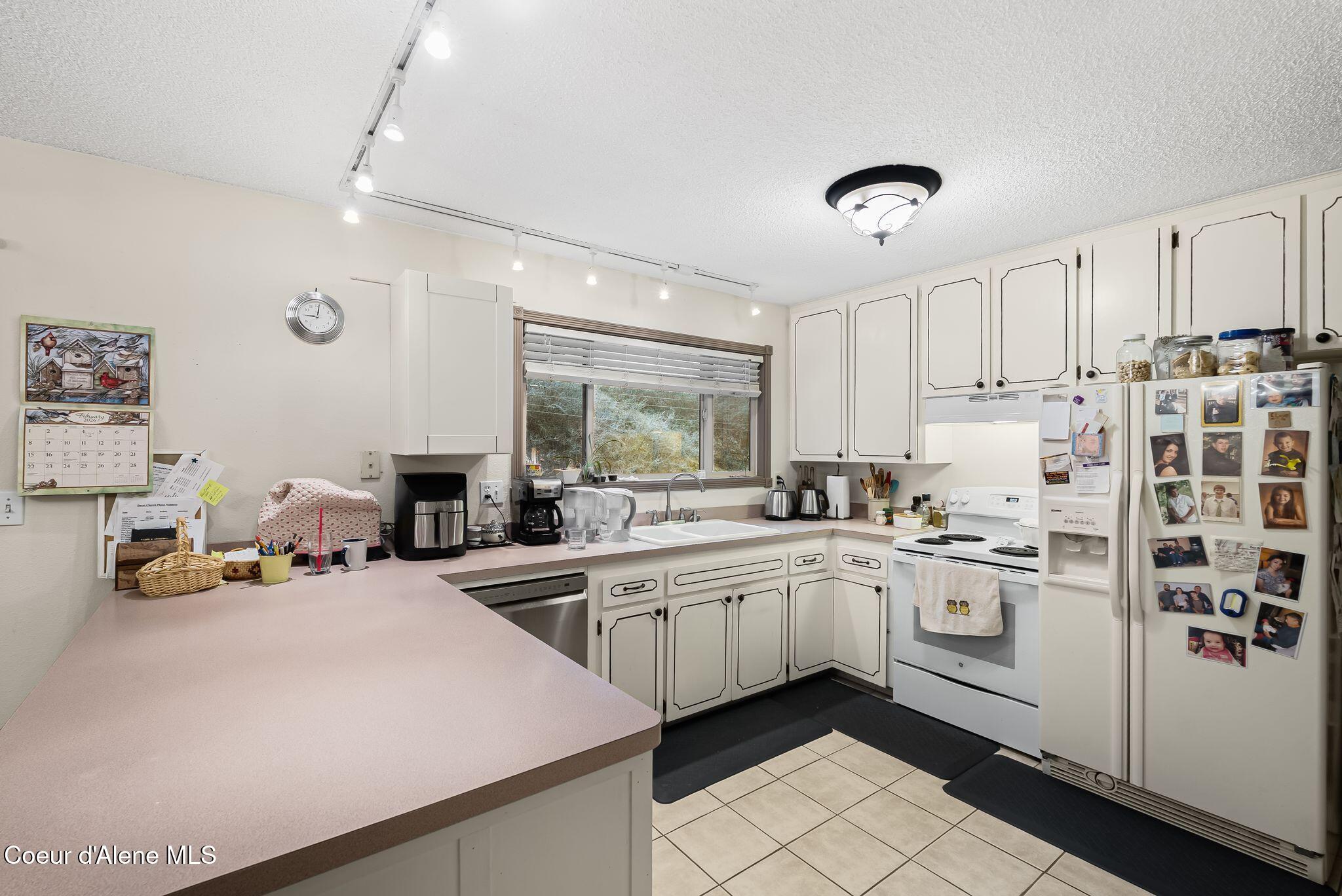 537 N Riley Creek RD