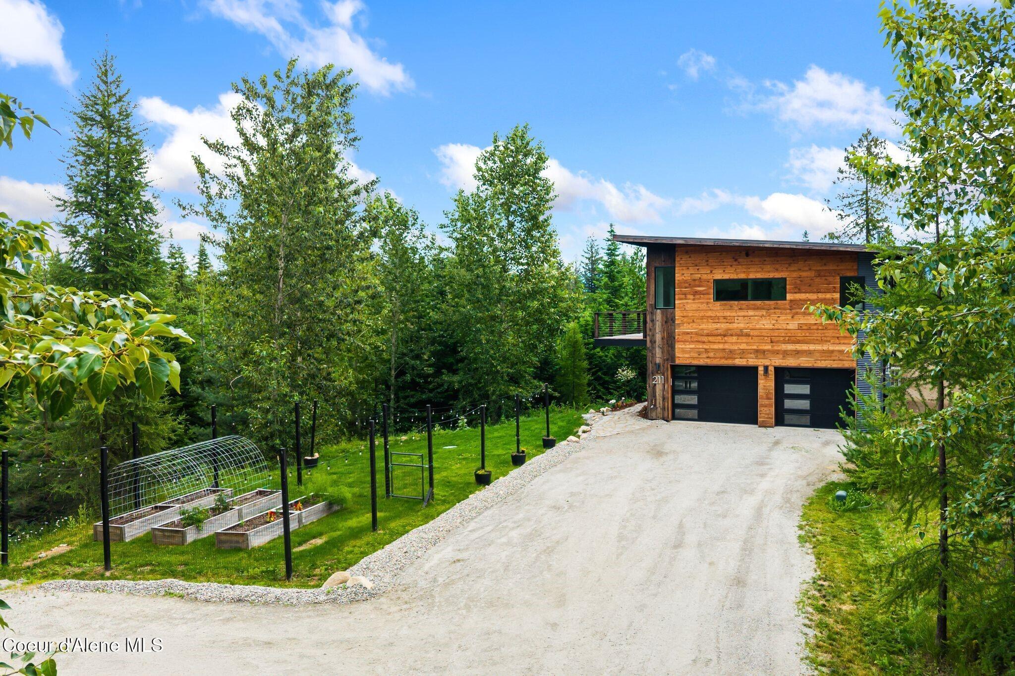 211 Daybreak DR