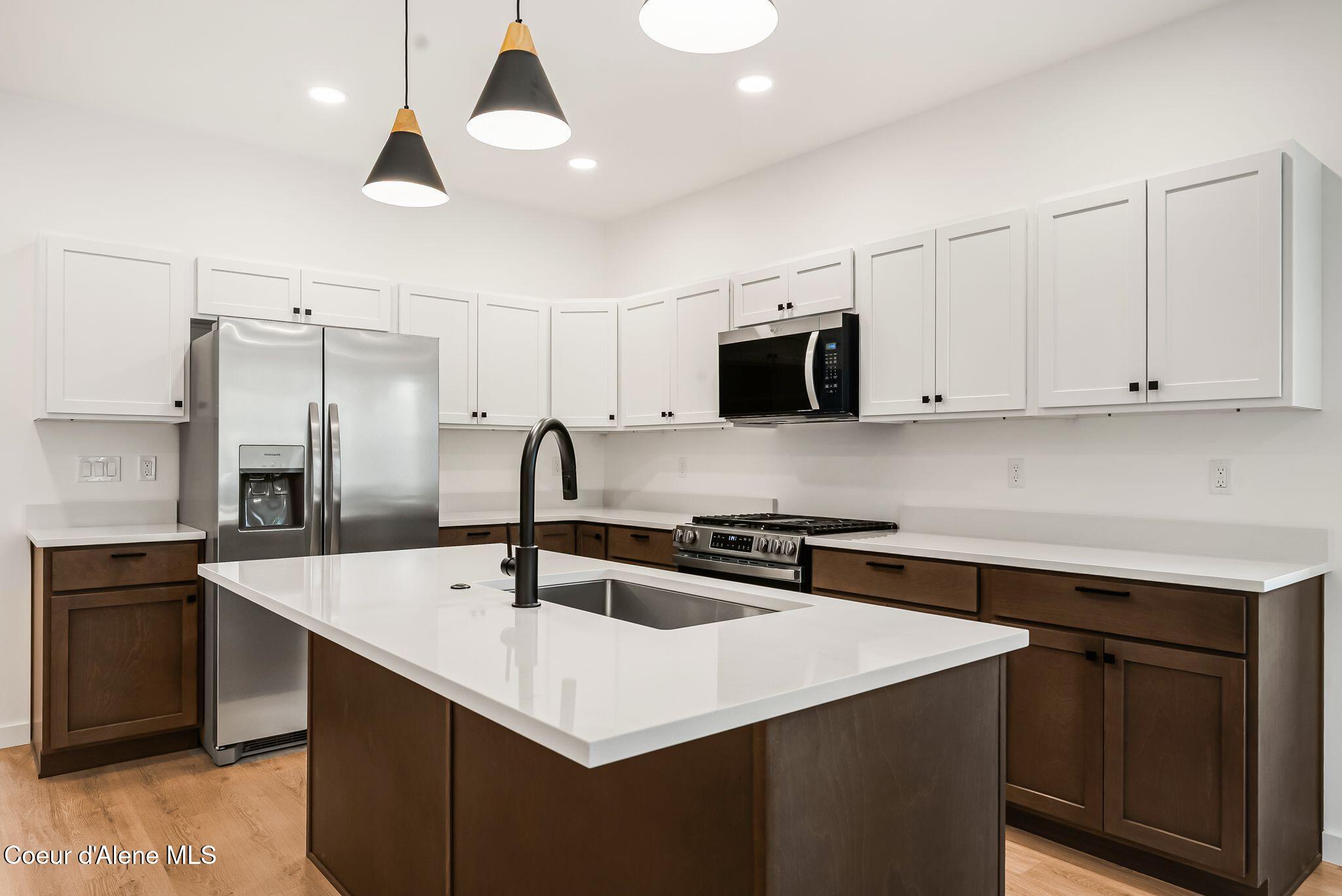 140 Carnelian AVE