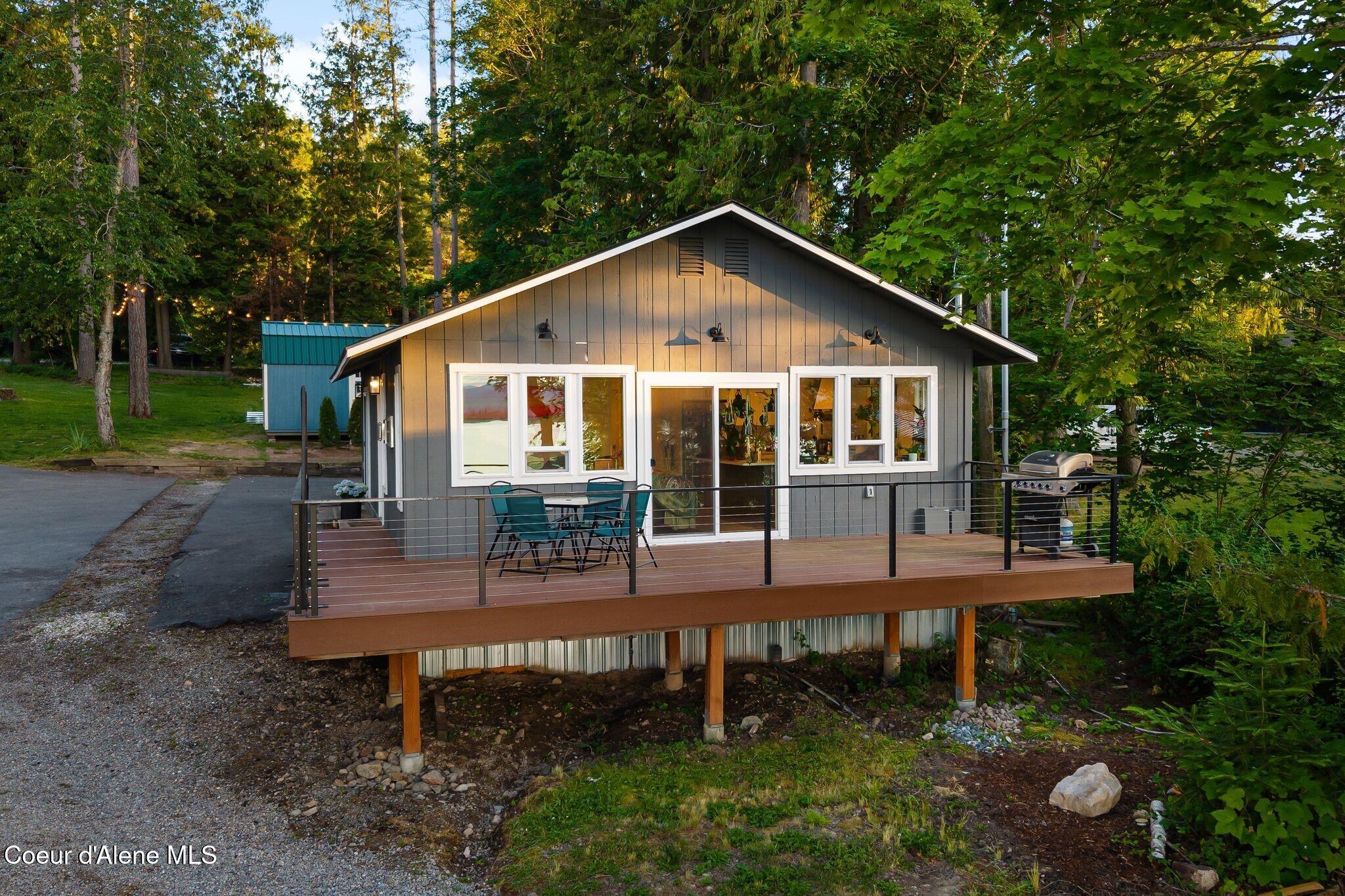 169 Lakeshore DR