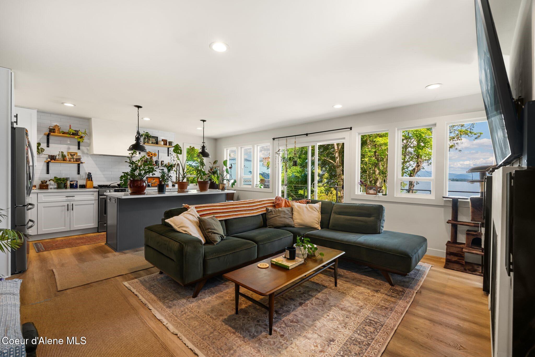 169 Lakeshore DR