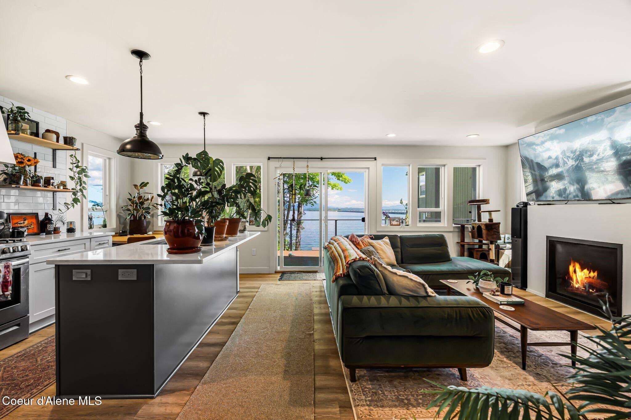 169 Lakeshore DR