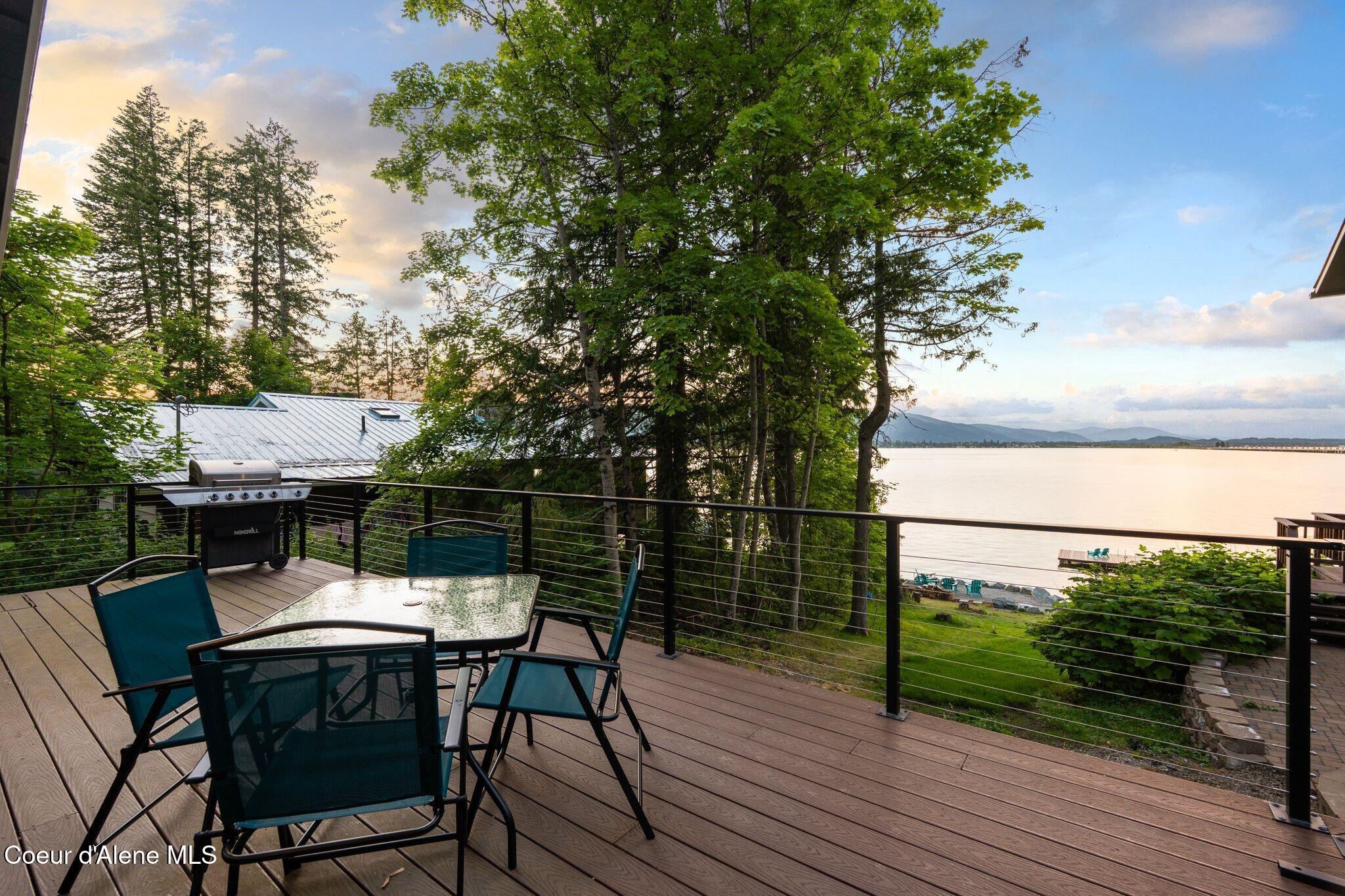 169 Lakeshore DR