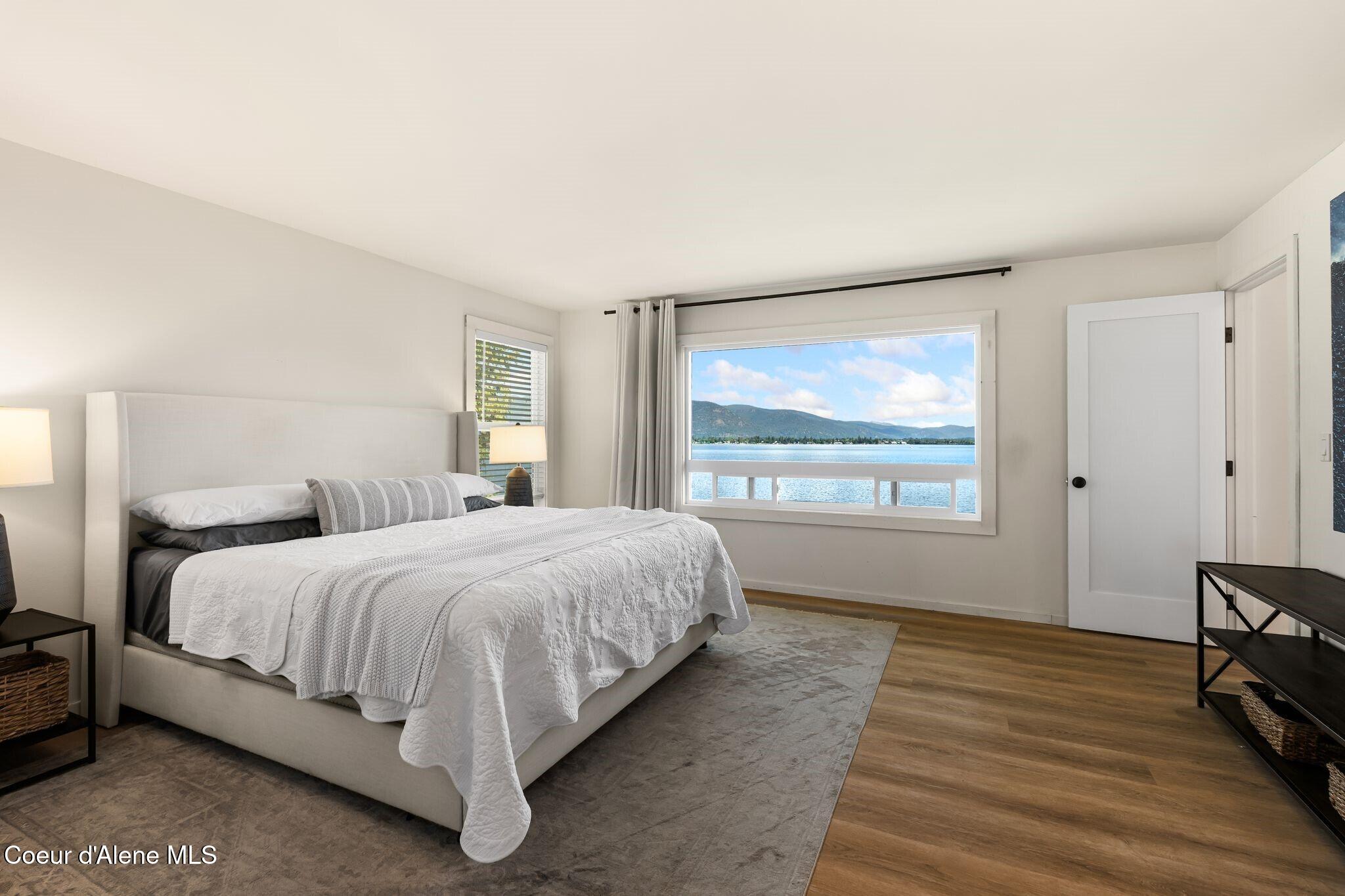 169 Lakeshore DR