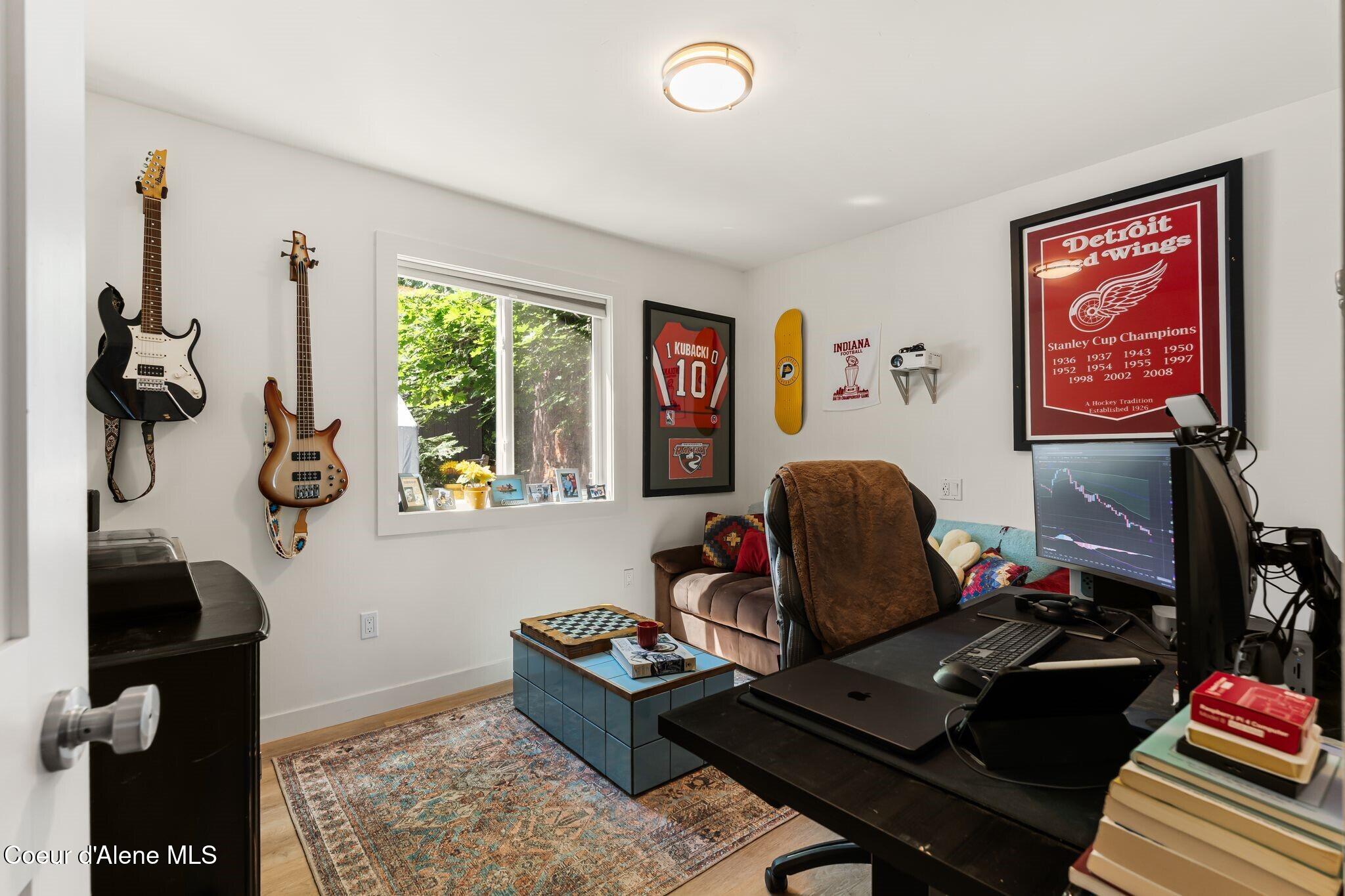 169 Lakeshore DR
