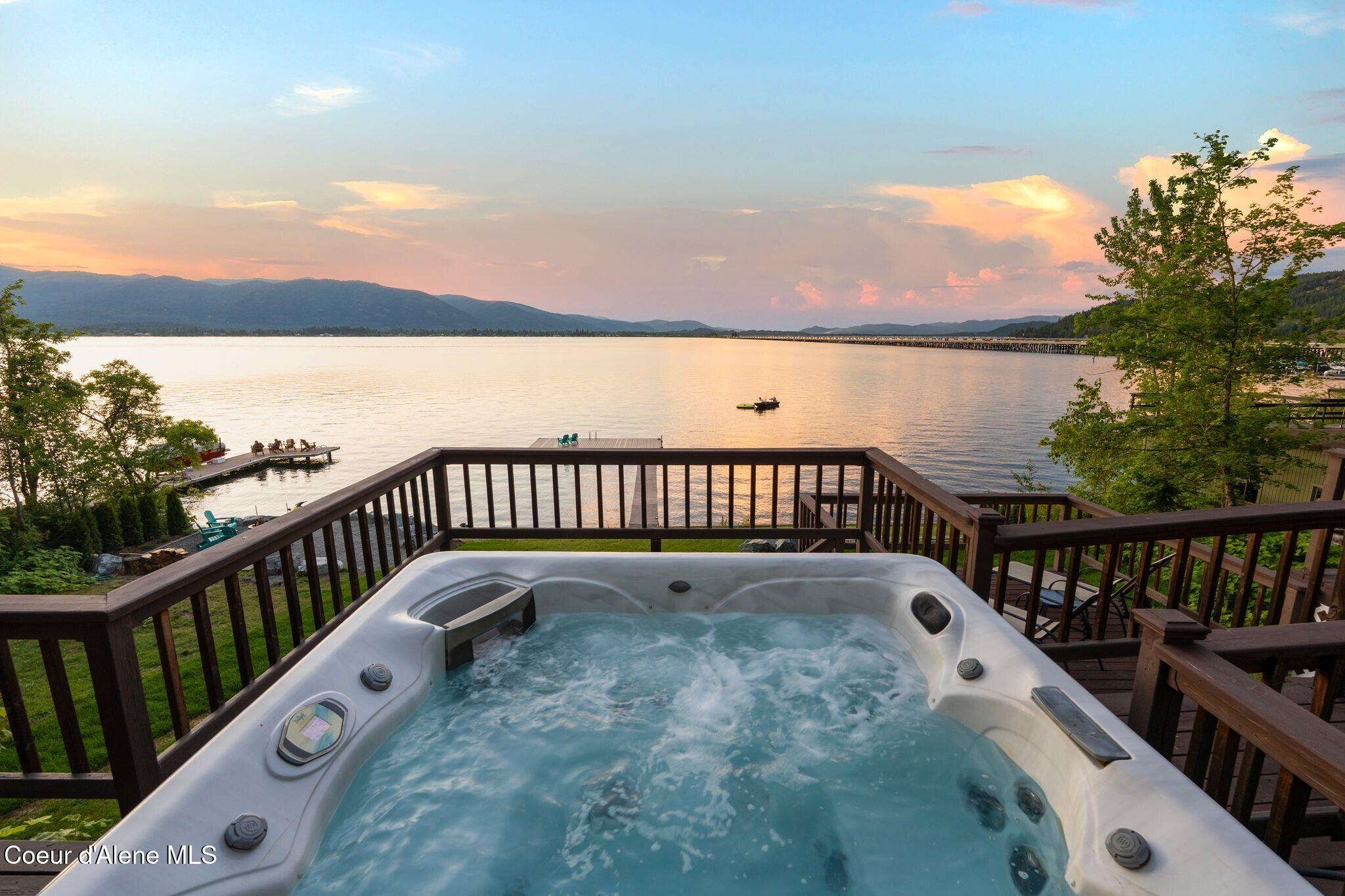 169 Lakeshore DR