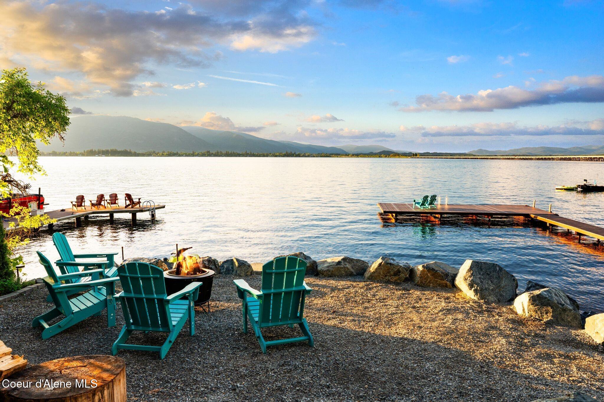 169 Lakeshore DR