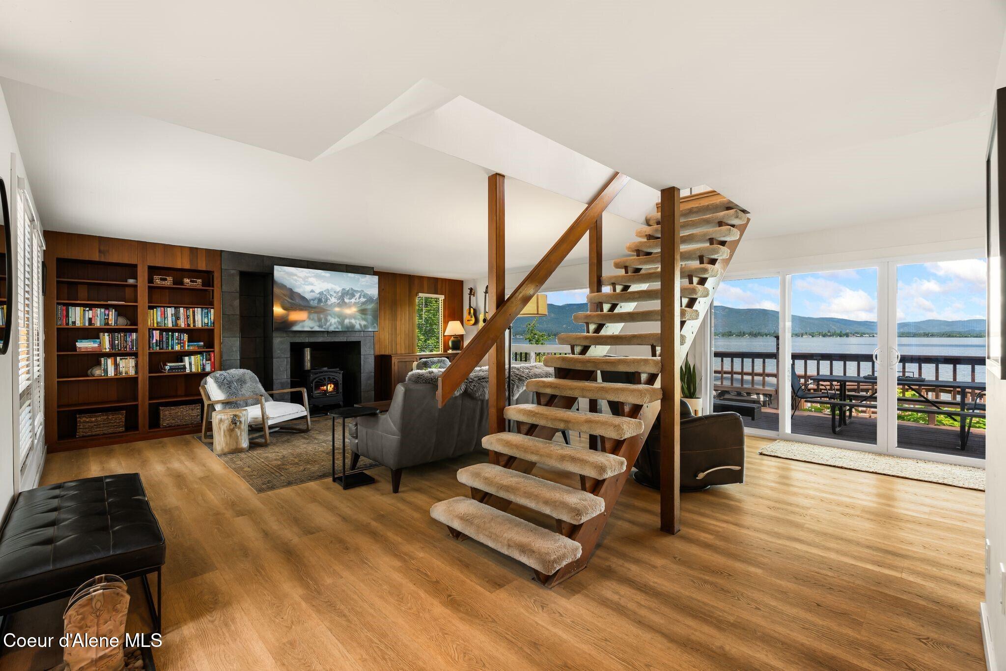 169 Lakeshore DR