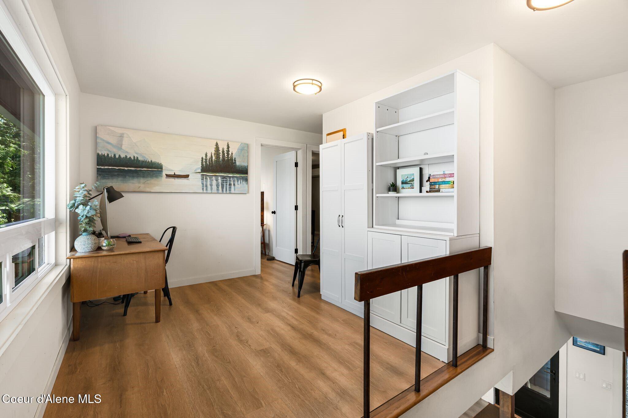 169 Lakeshore DR
