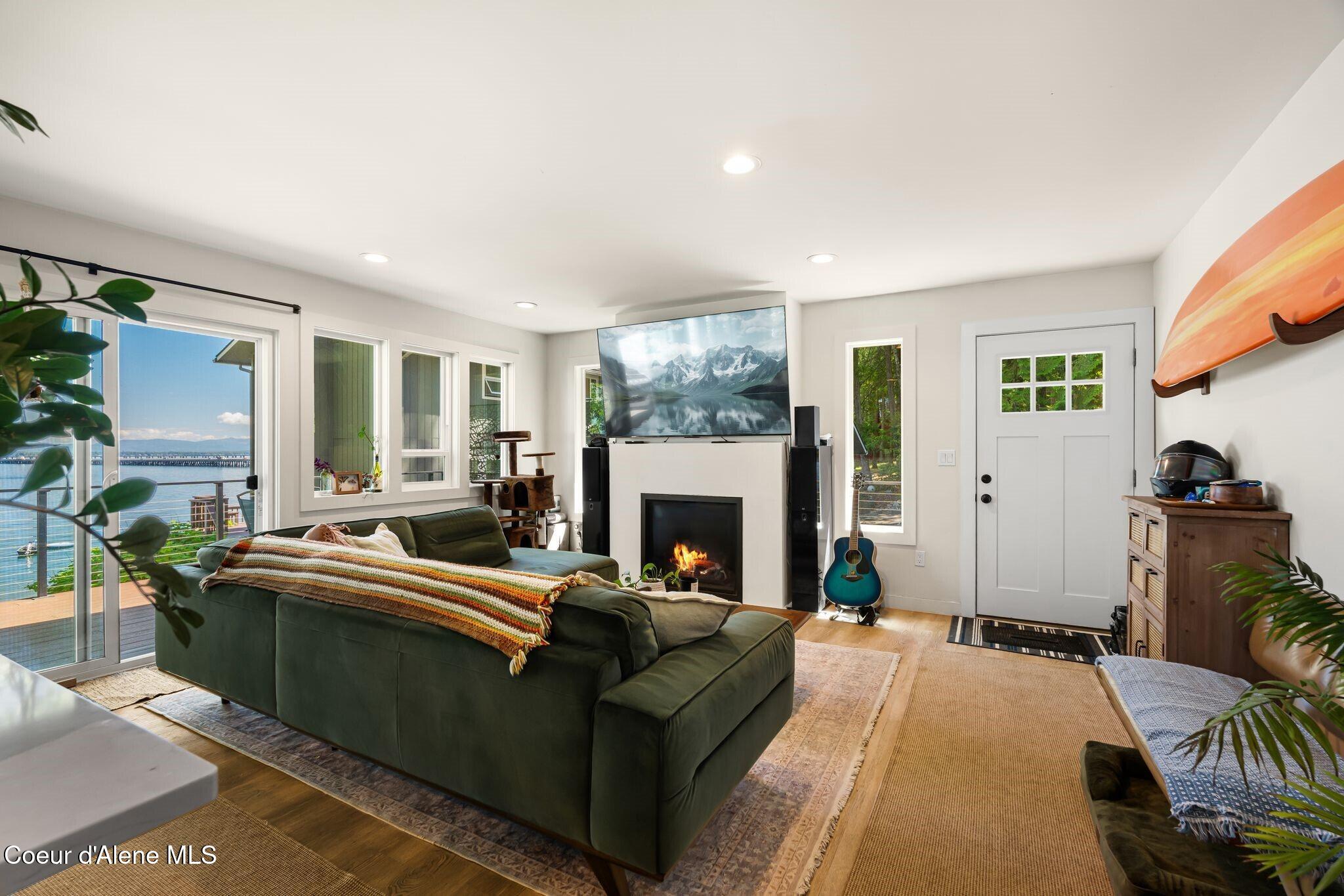 169 Lakeshore DR