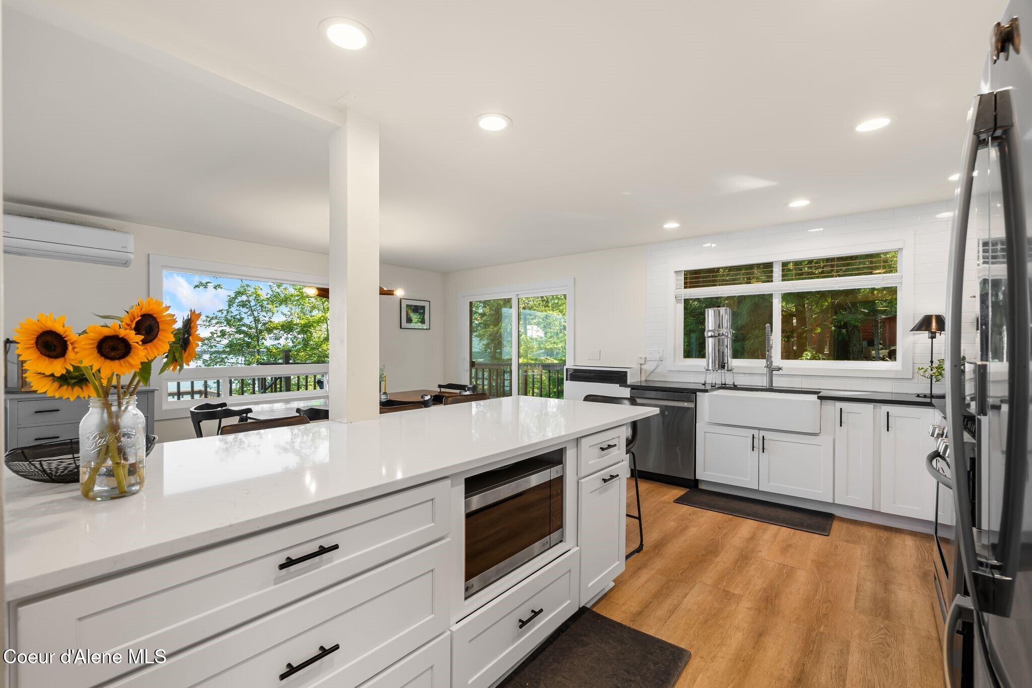169 Lakeshore DR
