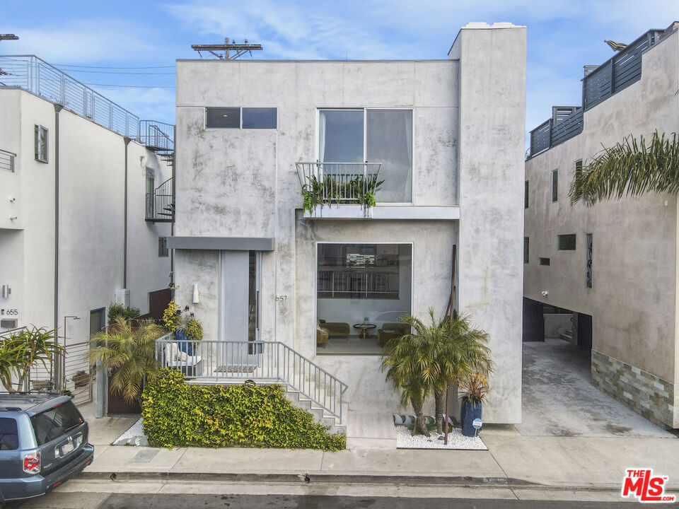657 Mildred Ave