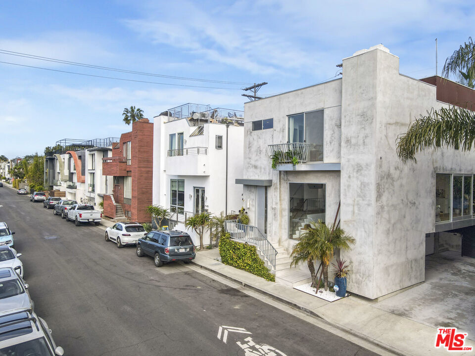 657 Mildred Ave