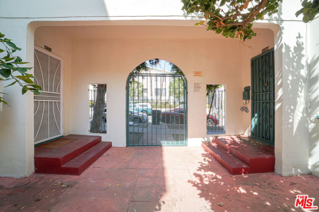 4520 Willow Brook Ave