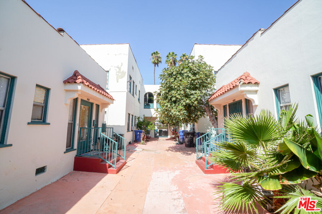 4520 Willow Brook Ave