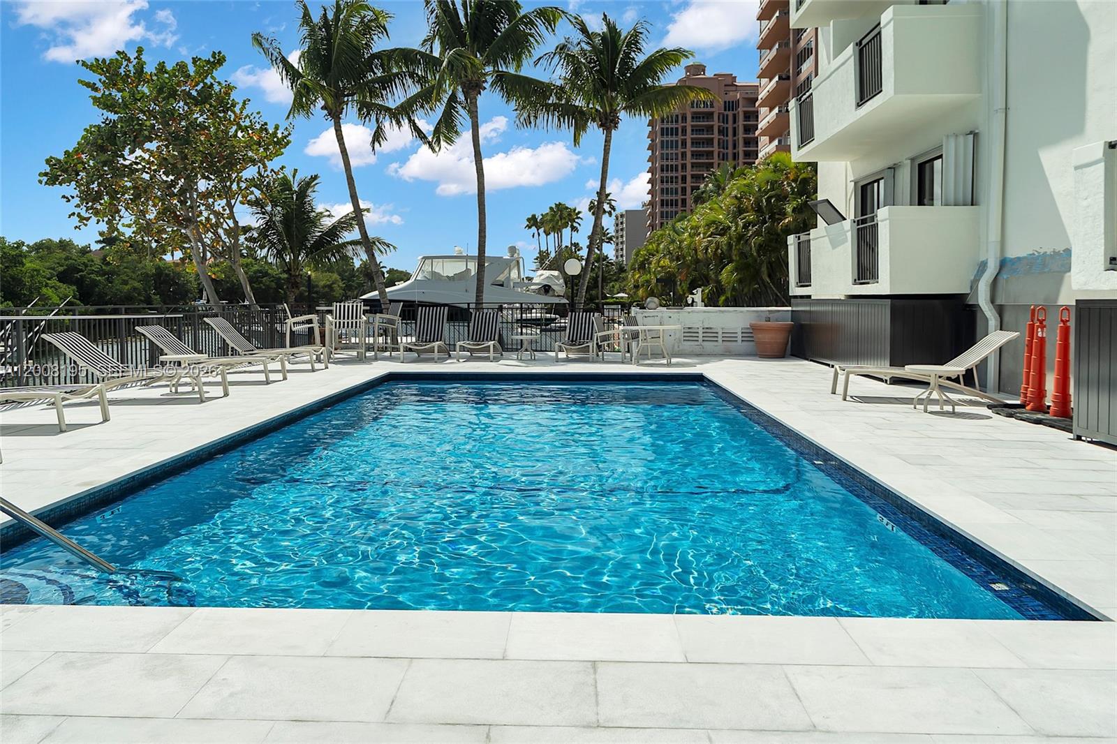 6901 Edgewater Dr # 318