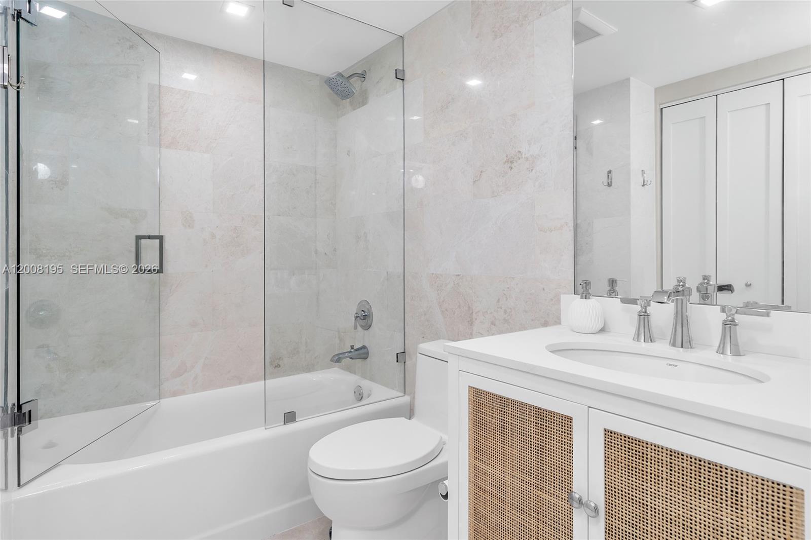 6901 Edgewater Dr # 318