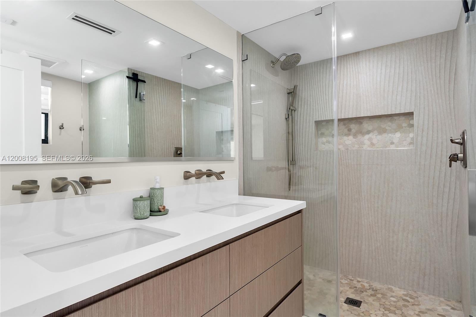 6901 Edgewater Dr # 318