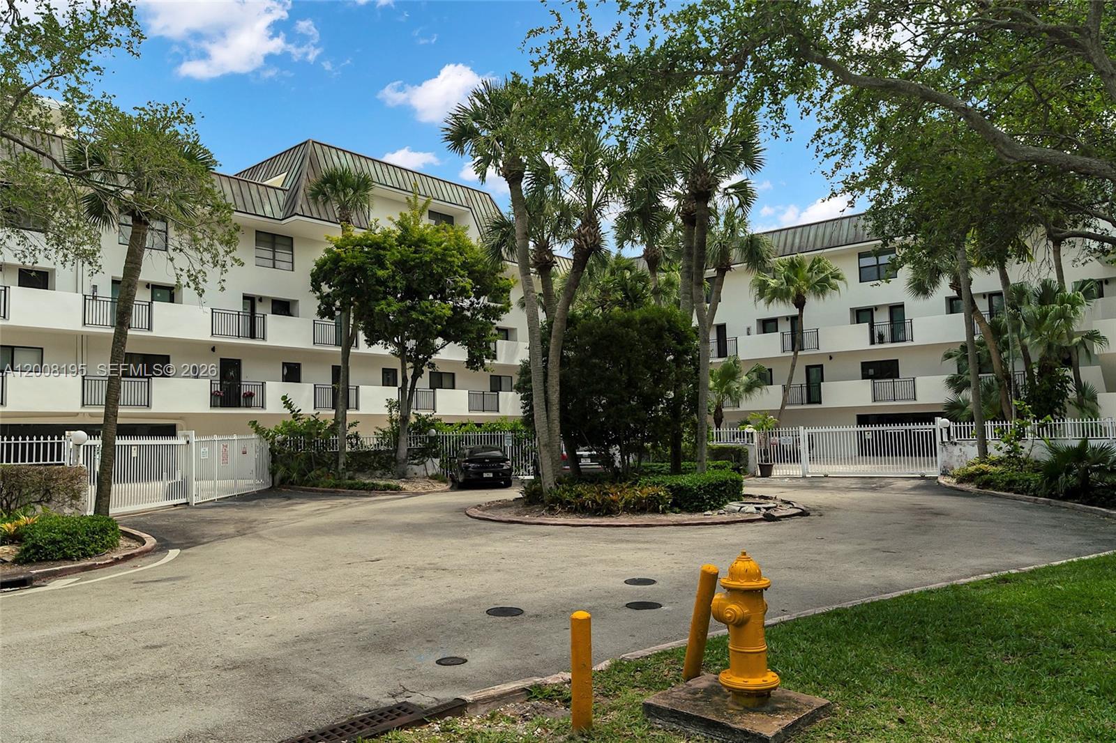 6901 Edgewater Dr # 318