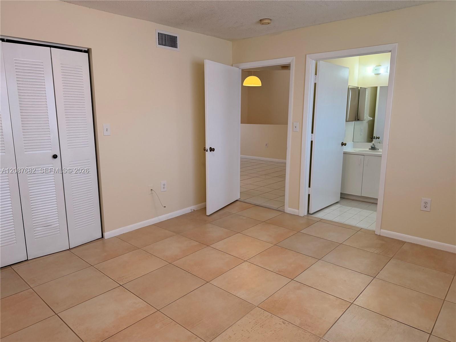 8019 Lake Dr # 202
