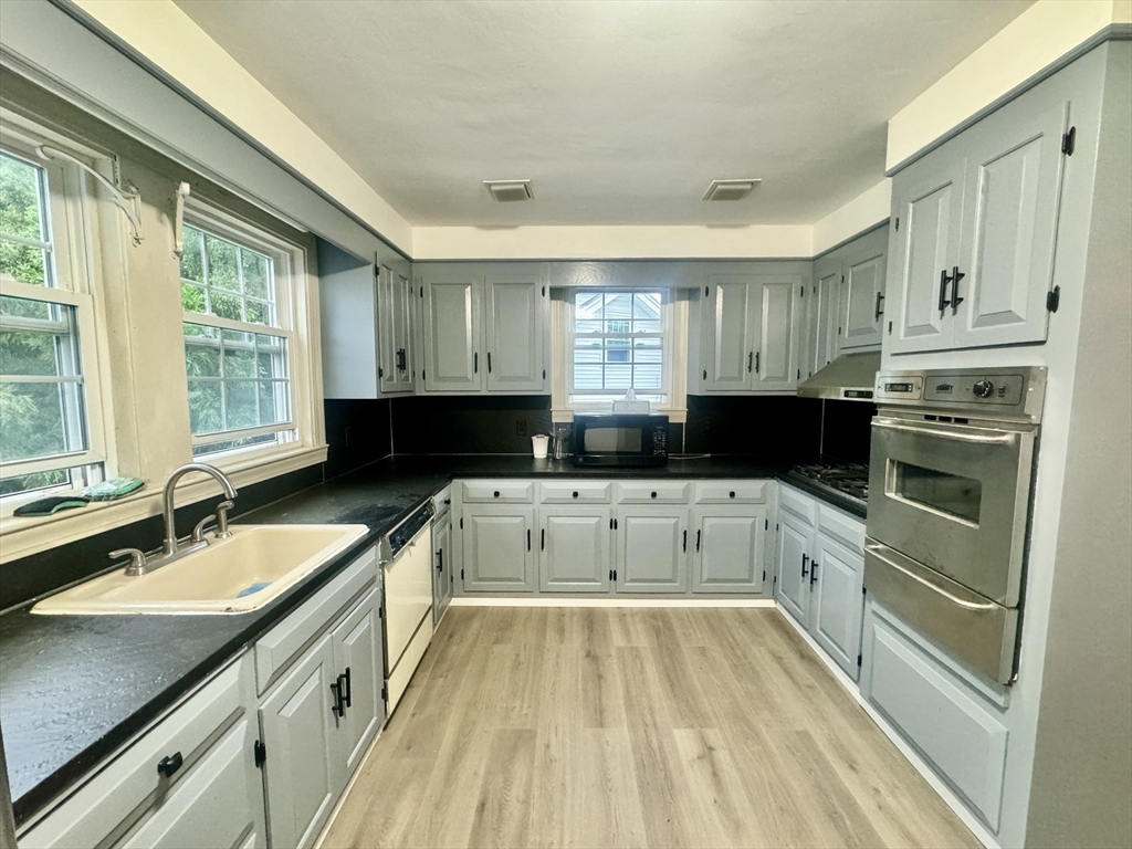 51 Hillside Ave