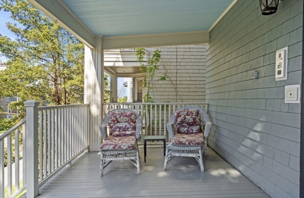123 King St # 1