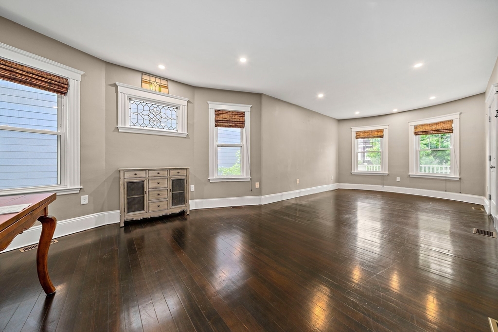 123 King St # 1