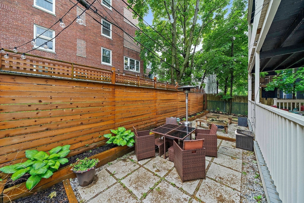 123 King St # 1