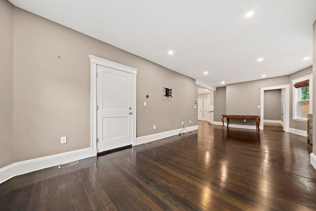 123 King St # 1
