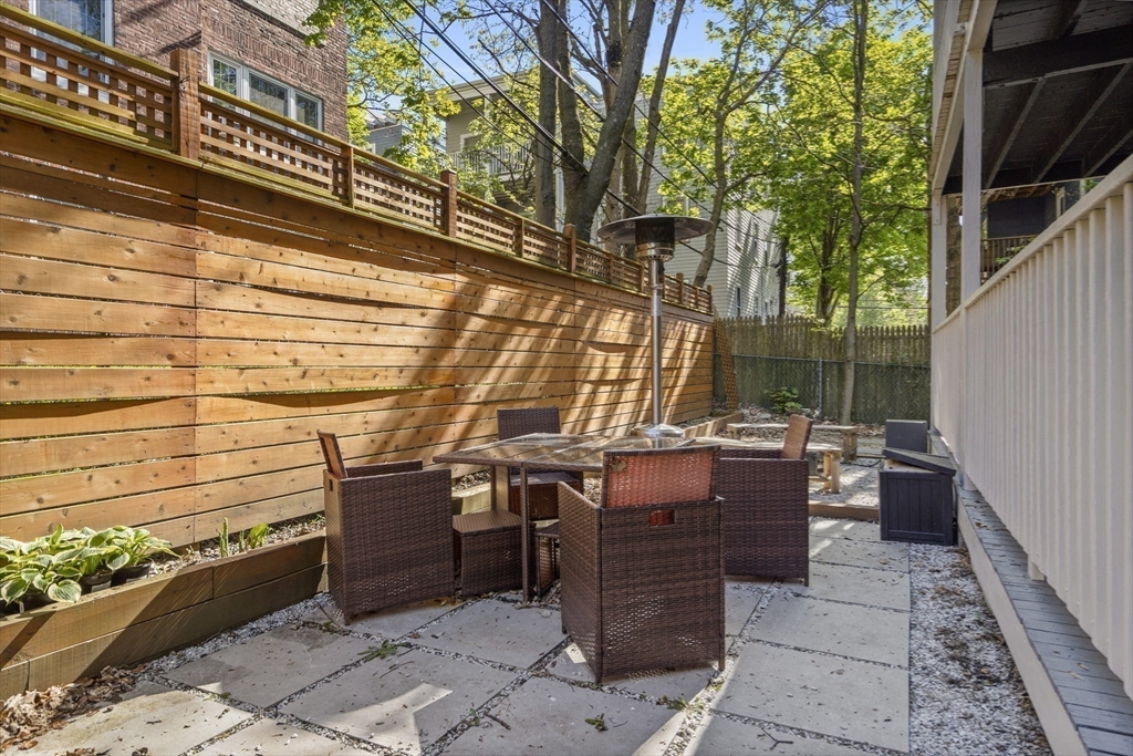 123 King St # 1
