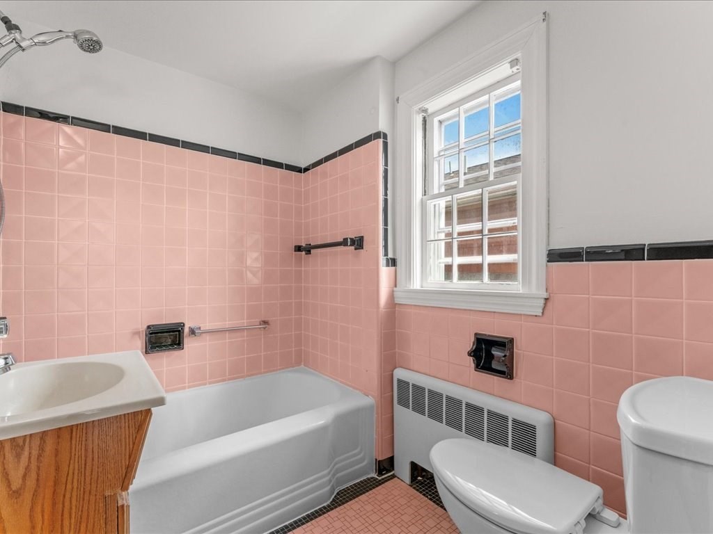 162 Milton St