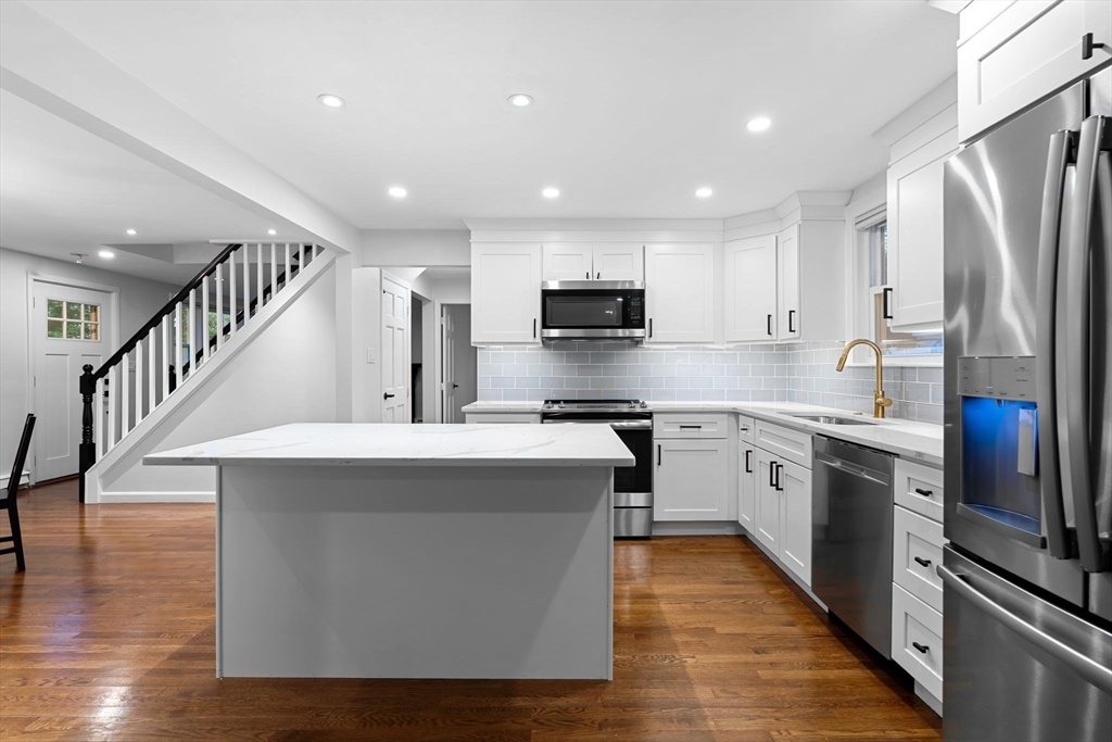 20 Isabelle Ave
