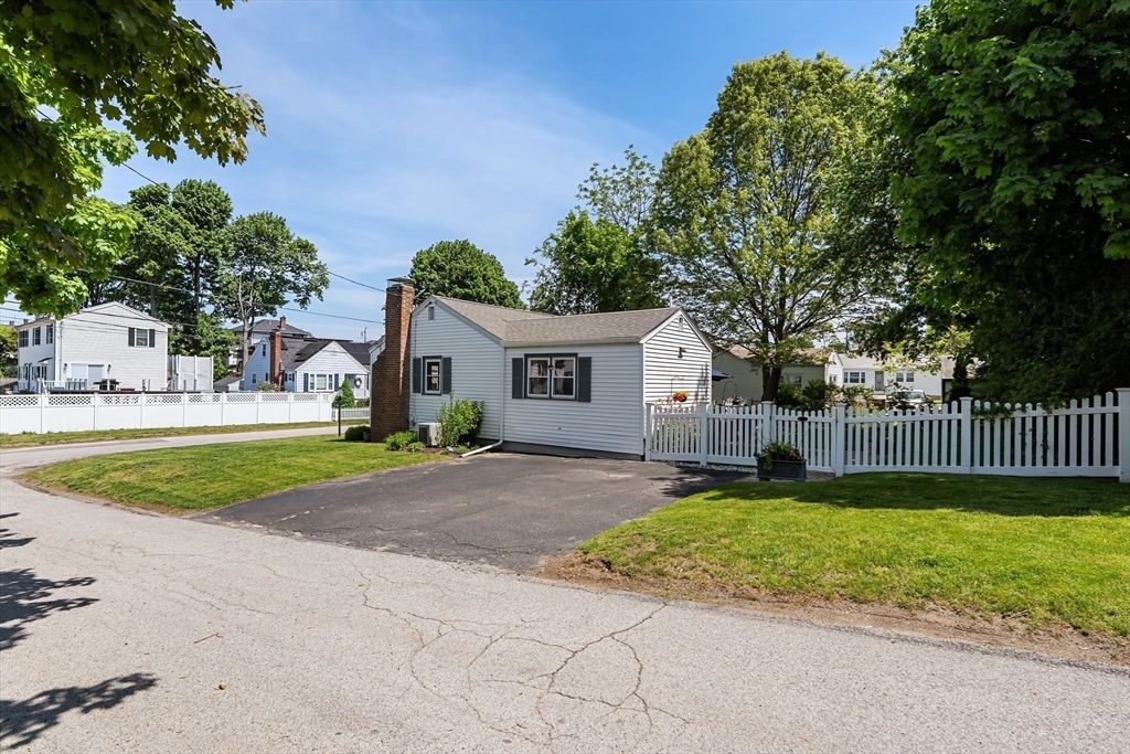 29 Willow Ave