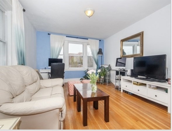 1607 Commonwealth Ave # 8