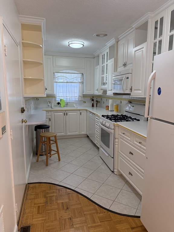 137 Lake Shore Rd # 2