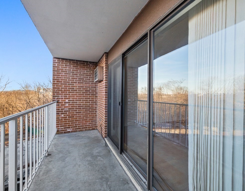 151 Coolidge Ave # 303