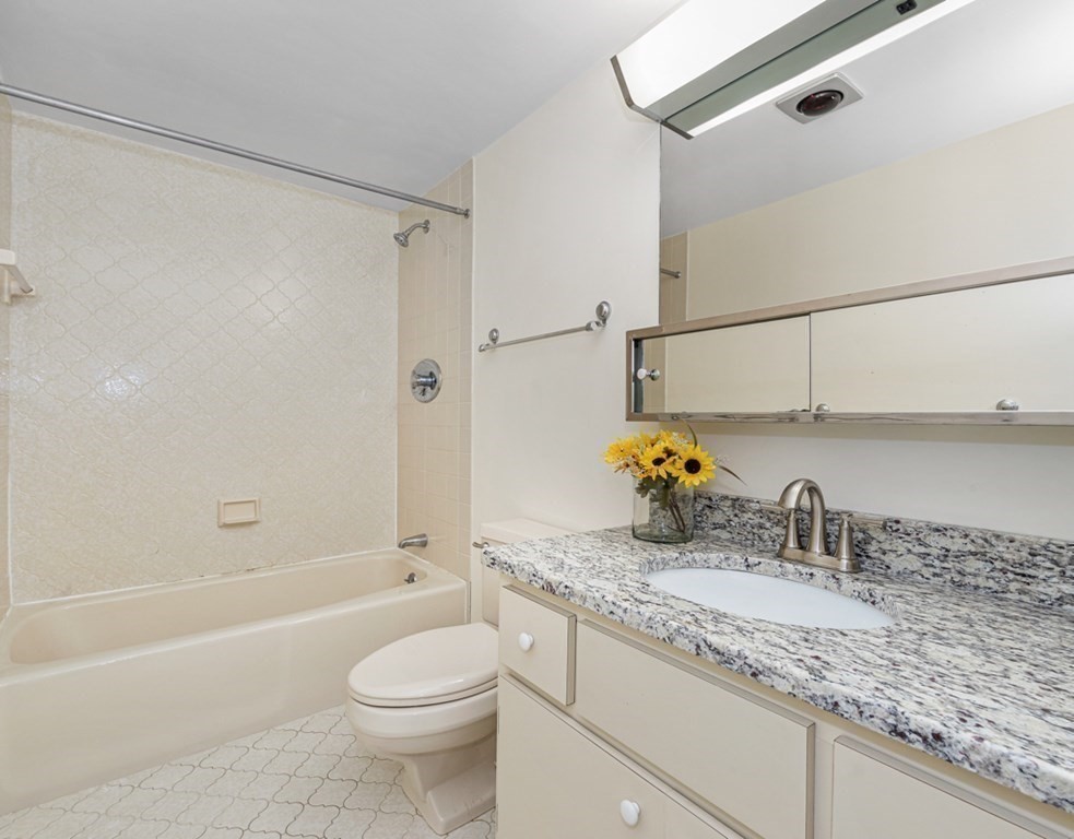 151 Coolidge Ave # 303